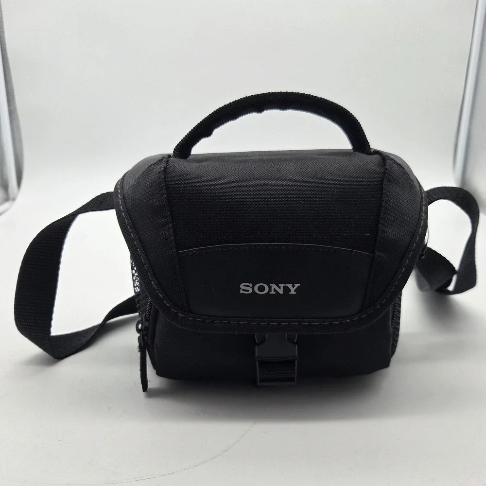 Sony Camera Bag - LCS-U11 - Black - Small Carrying Case with Shoulder Strap EUC